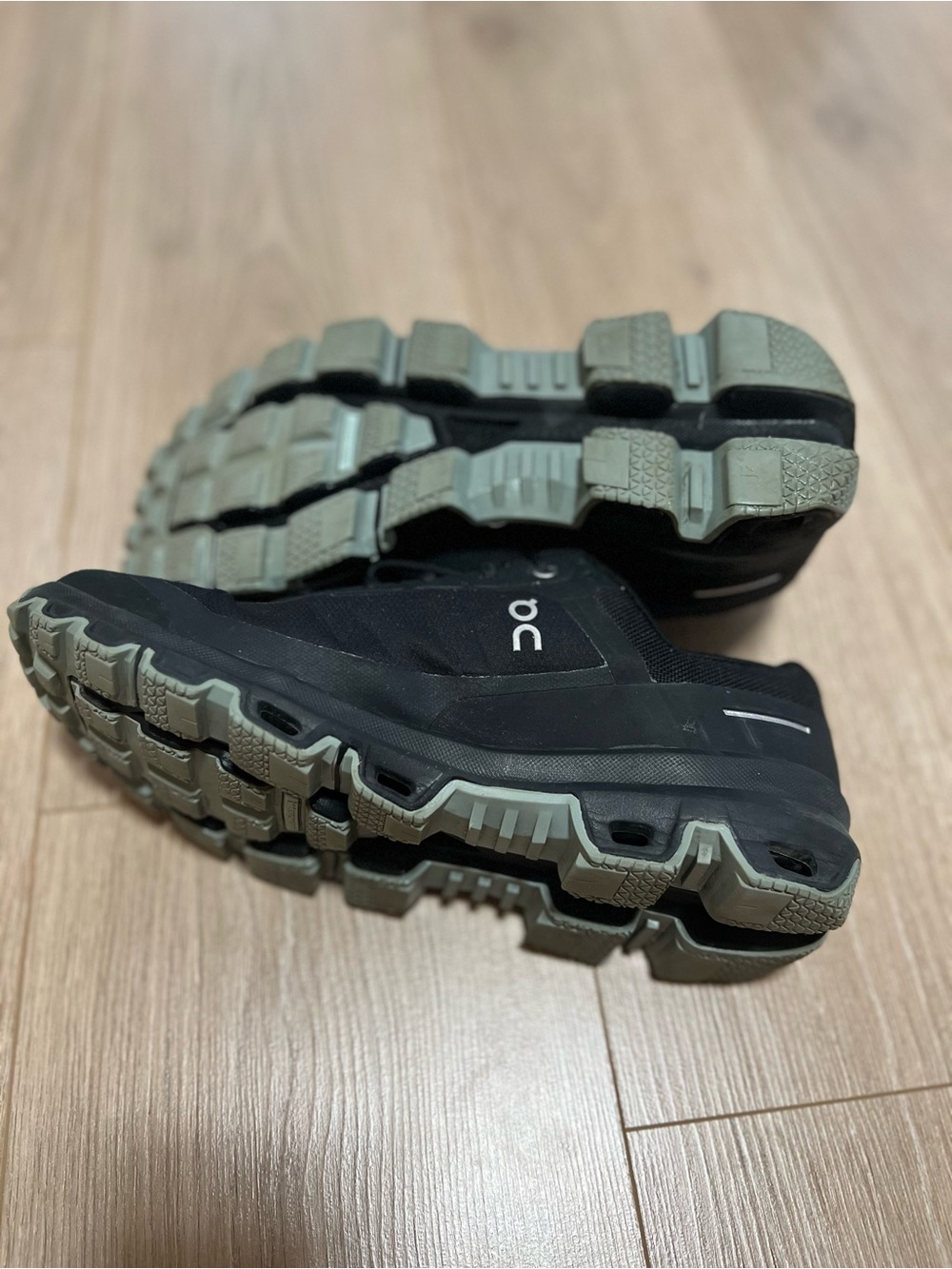 On Running Cloudventure Waterproof Women’s Trail Running Shoes - Picture 7 of 9